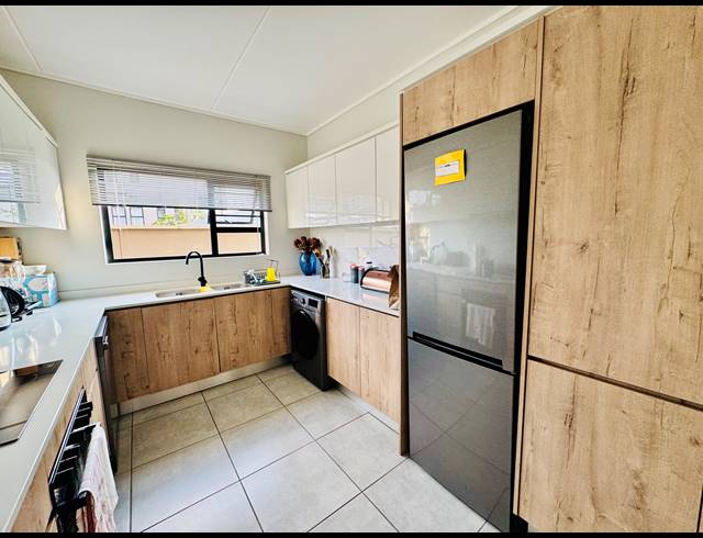3 BEDROOM FLAT FOR SALE IN WATERFALL